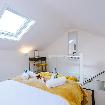 Stylish 3-Bed City Centre Home In Chester By 53 Degrees Property, Ideal For Groups, Private Parking! Exterior photo