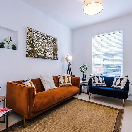 Stylish 3-Bed City Centre Home In Chester By 53 Degrees Property, Ideal For Groups, Private Parking! Exterior photo