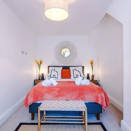 Stylish 3-Bed City Centre Home In Chester By 53 Degrees Property, Ideal For Groups, Private Parking! Exterior photo