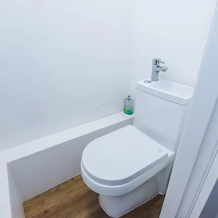 Stylish 3-Bed City Centre Home In Chester By 53 Degrees Property, Ideal For Groups, Private Parking! Exterior photo