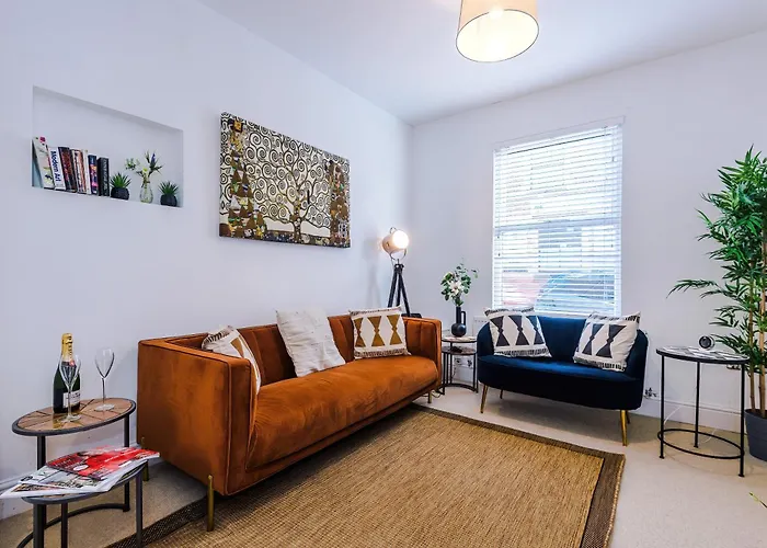 Stylish 3-Bed City Centre Home In Chester By 53 Degrees Property, Ideal For Groups, Private Parking!