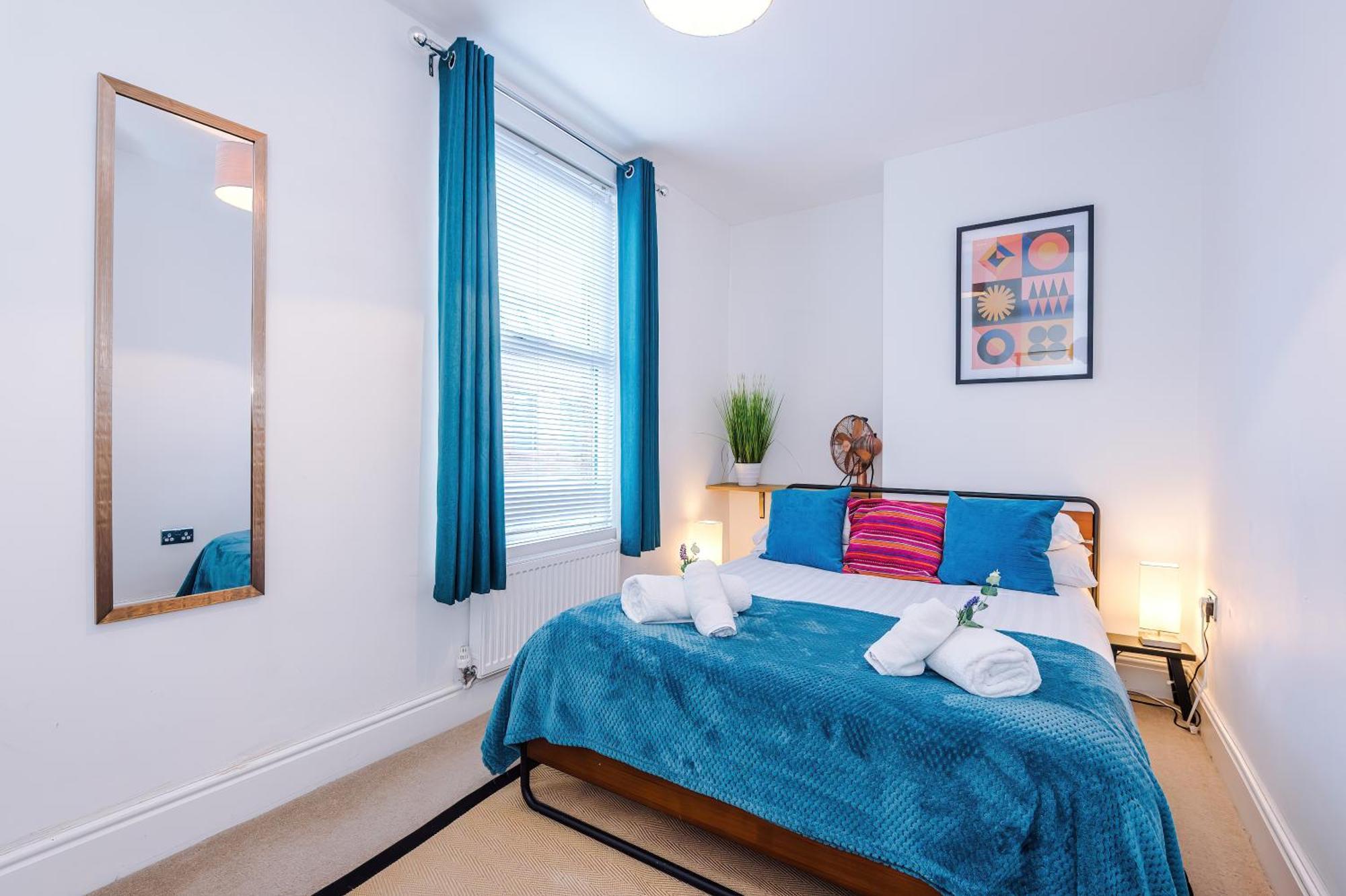 Stylish 3-bed Centre In By 53 Degrees Property, Ideal For Groups, Private Parking!