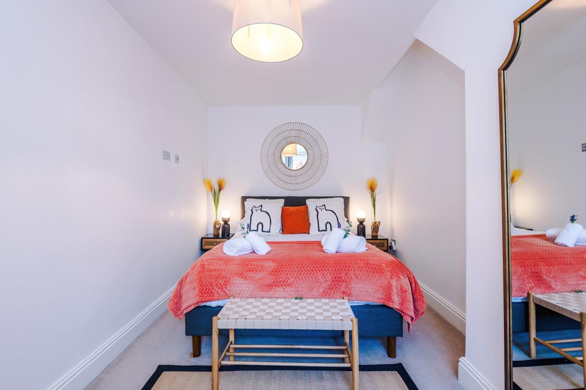 Stylish 3-bed Centre In By 53 Degrees Property, Ideal For Groups, Private Parking! * Chester