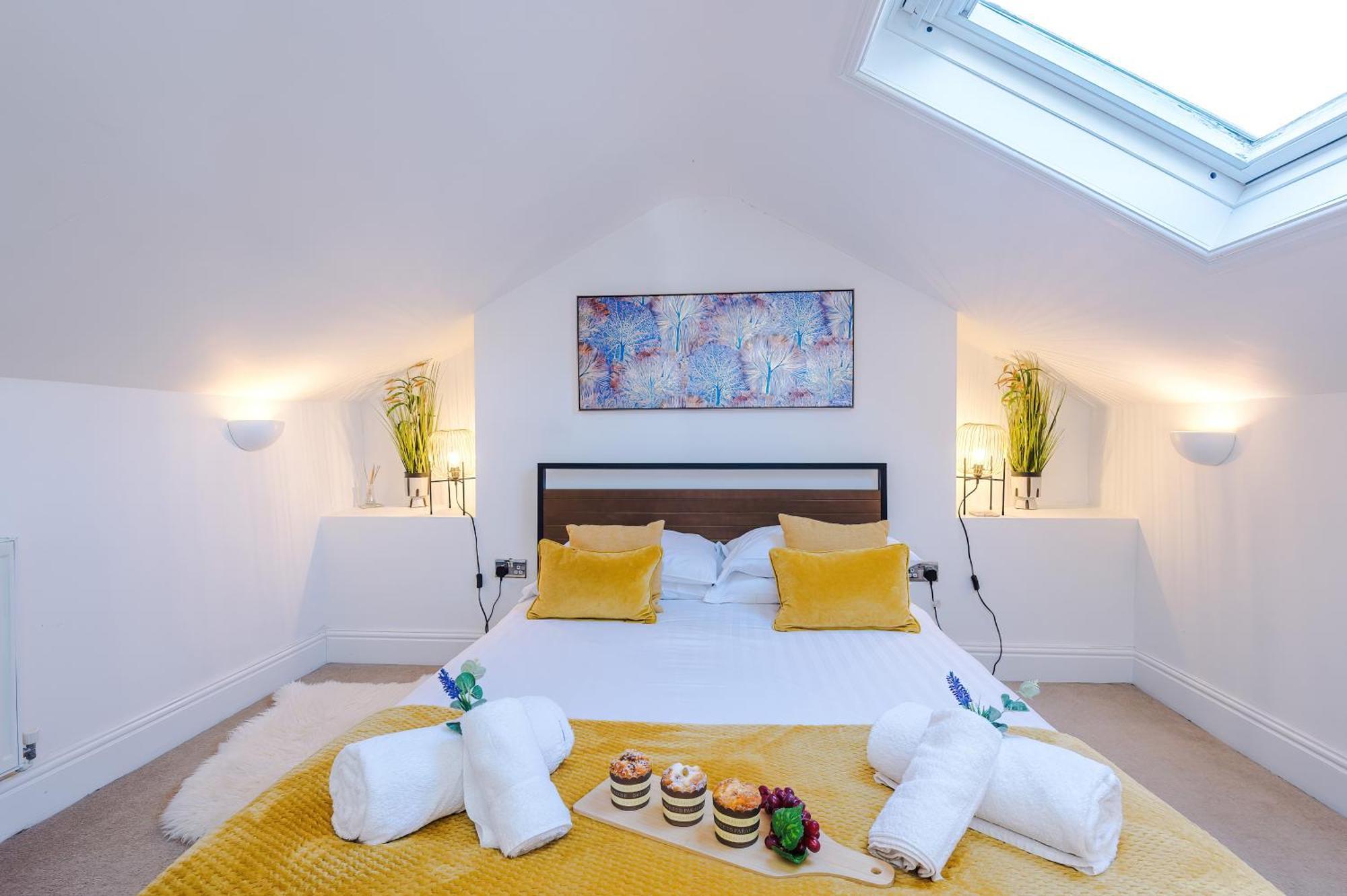 Stylish 3-bed Centre In By 53 Degrees Property, Ideal For Groups, Private Parking! * Chester