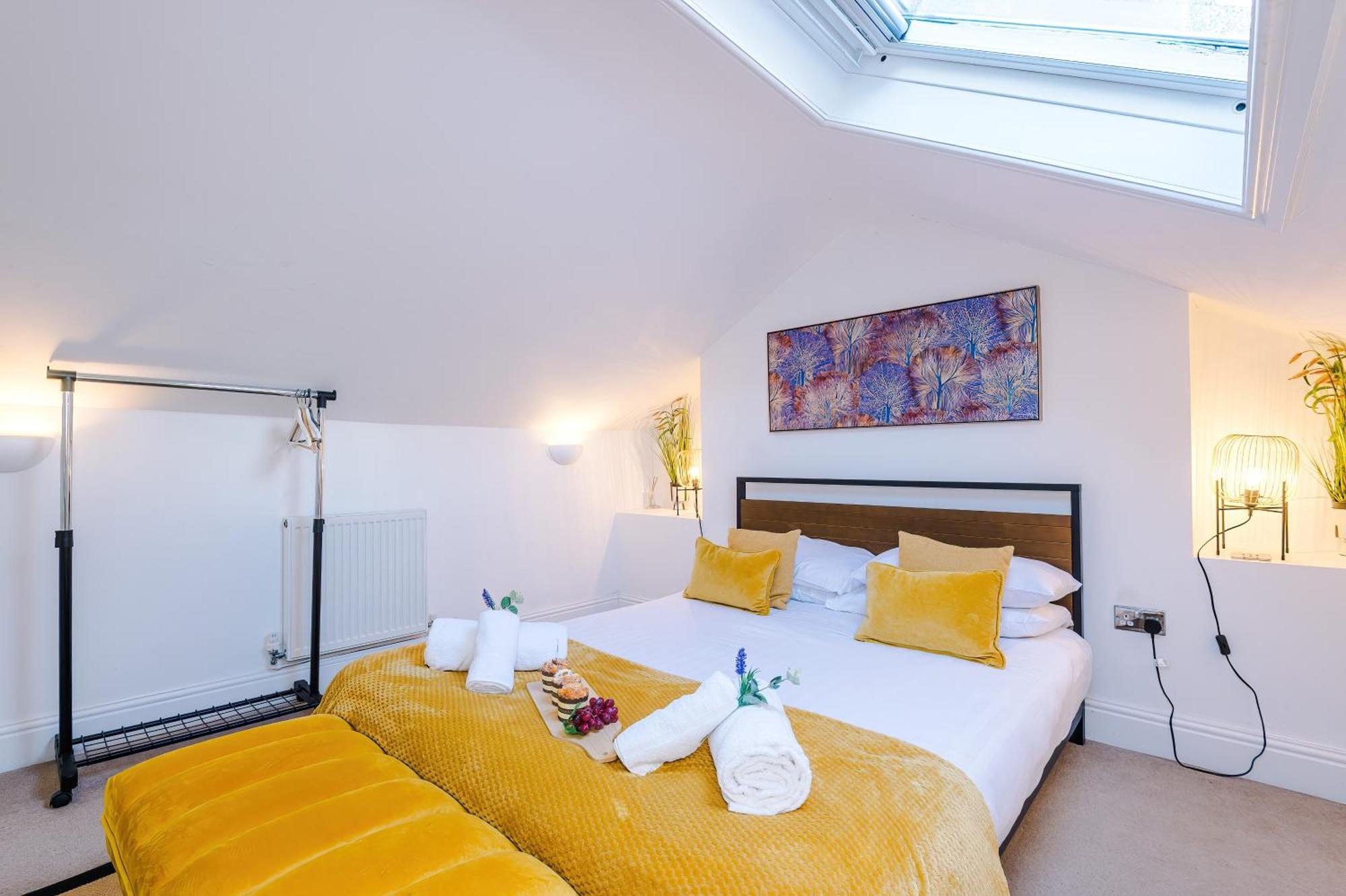 Stylish 3-bed Centre In By 53 Degrees Property, Ideal For Groups, Private Parking! Holiday home