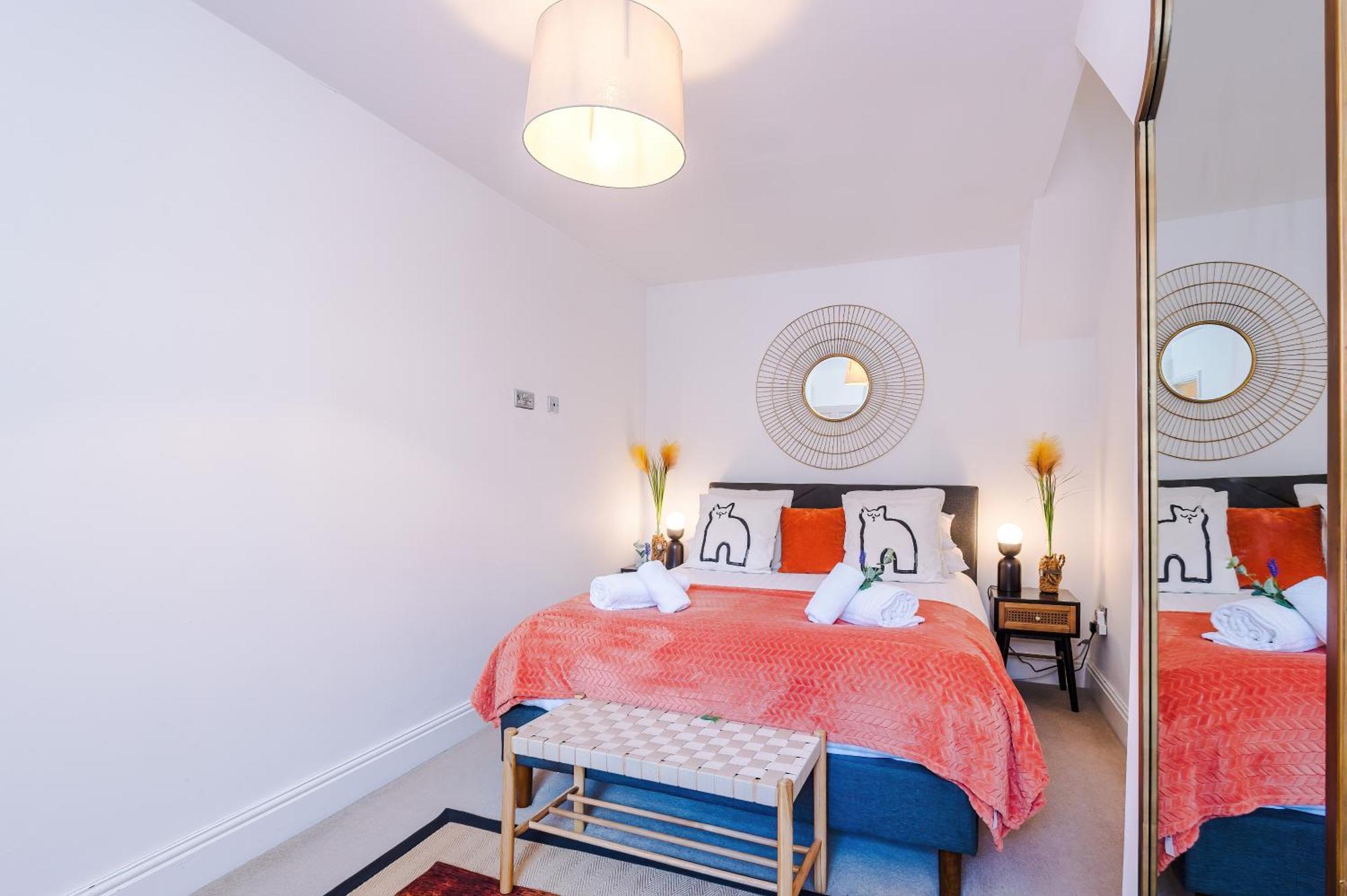 Stylish 3-bed Centre In By 53 Degrees Property, Ideal For Groups, Private Parking! Дом отдыха *