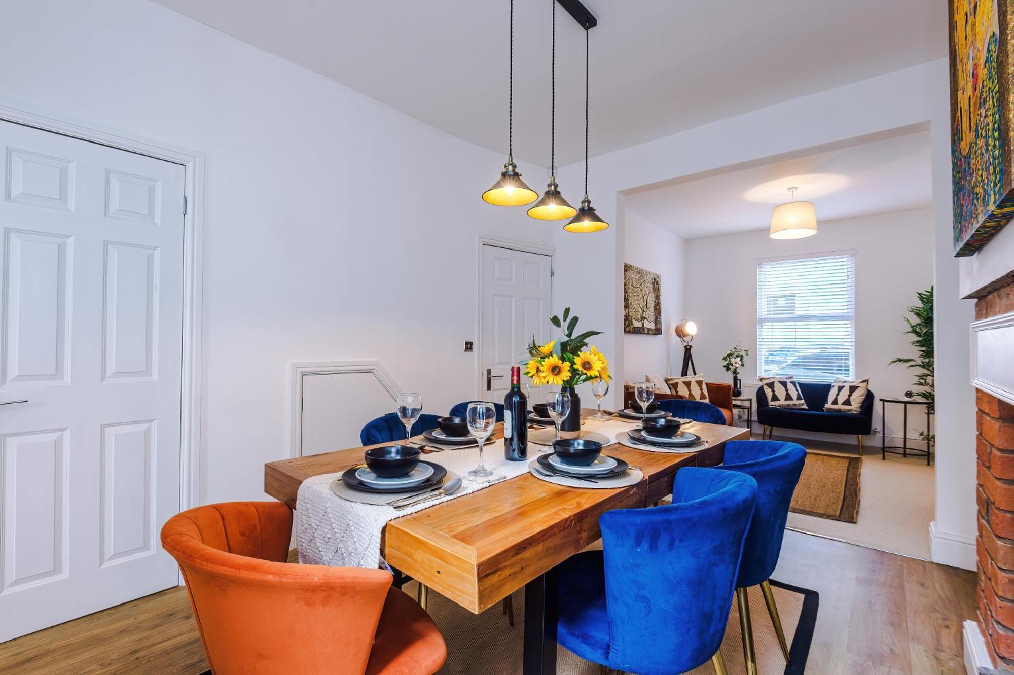Stylish 3-bed Centre In By 53 Degrees Property, Ideal For Groups, Private Parking! Честер