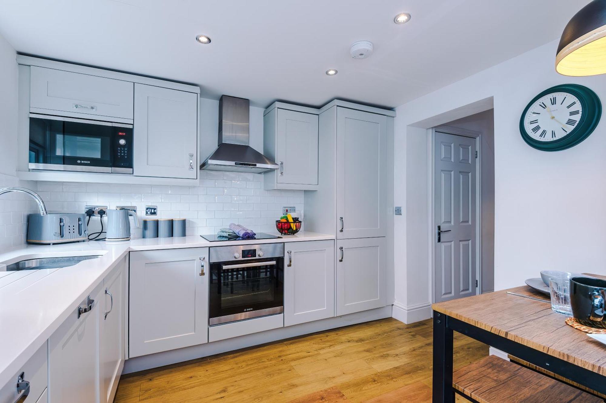 Stylish 3-bed Centre In By 53 Degrees Property, Ideal For Groups, Private Parking! Holiday home